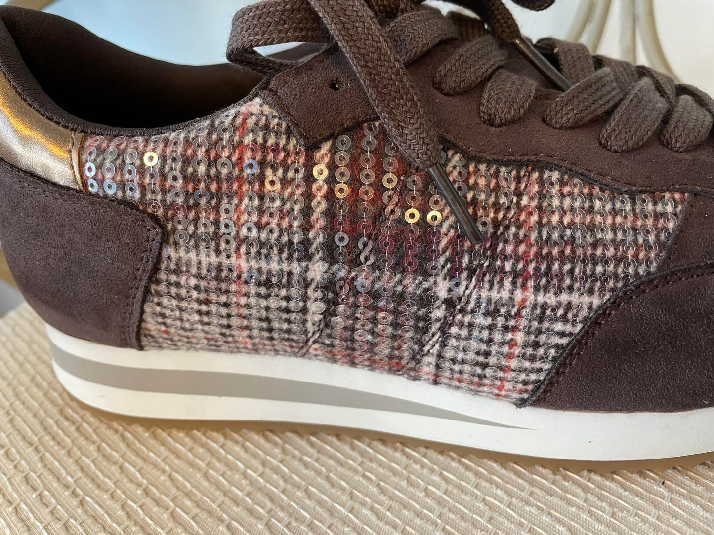 Mokka sneakers / LIVA K