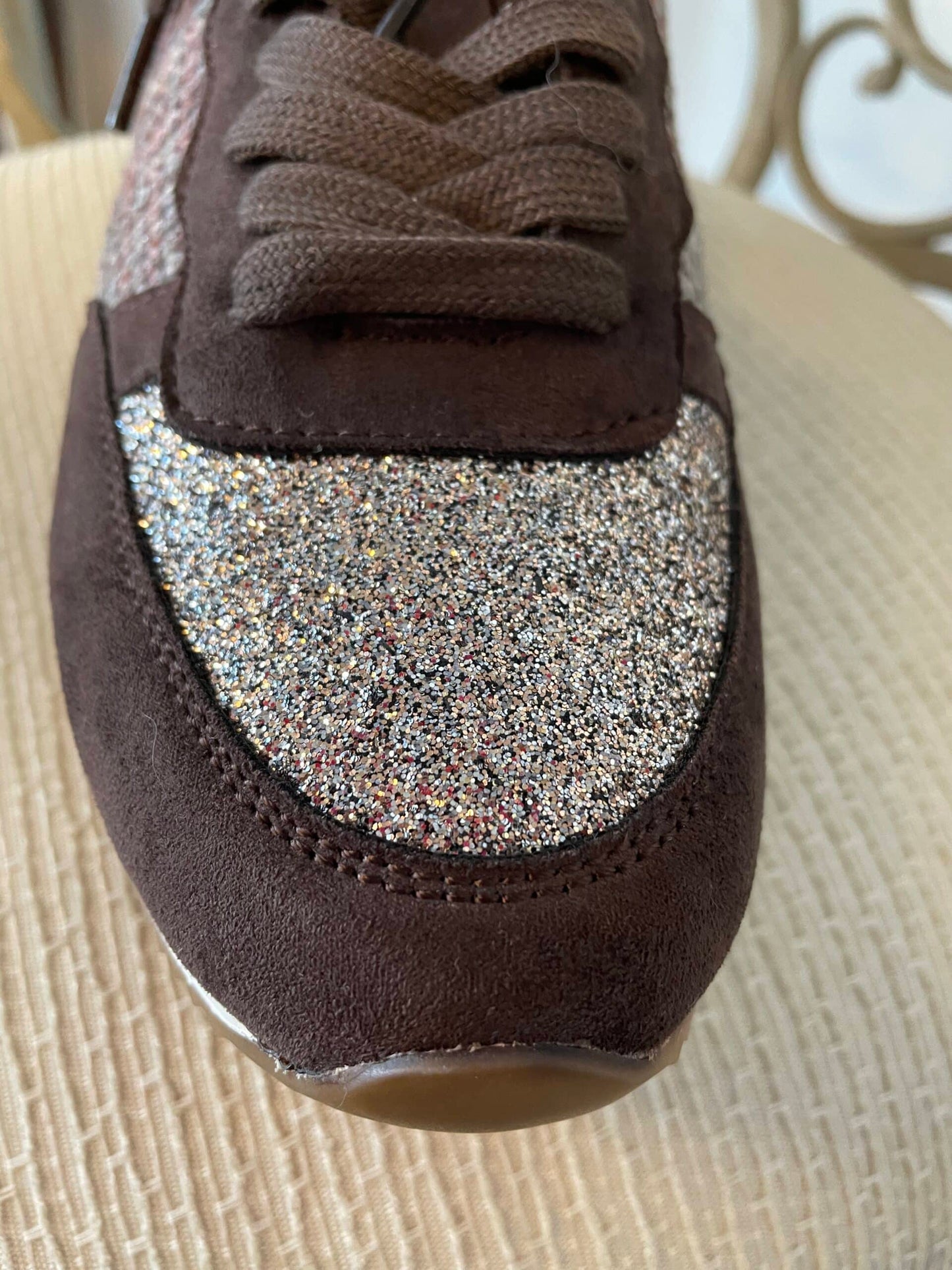 Mokka sneakers / LIVA K