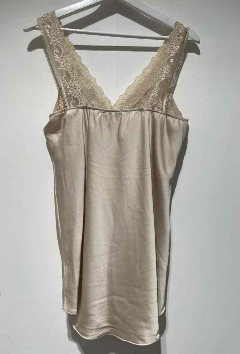 Lys beige satin top / Liva K