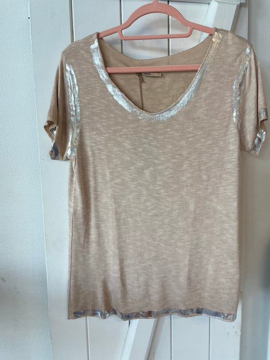 Beige tee/ LIVA K