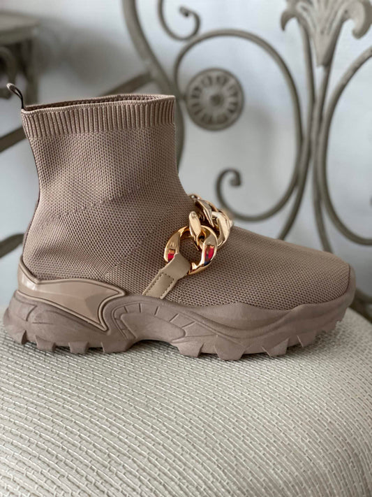 Beige sneakers / LIVA K