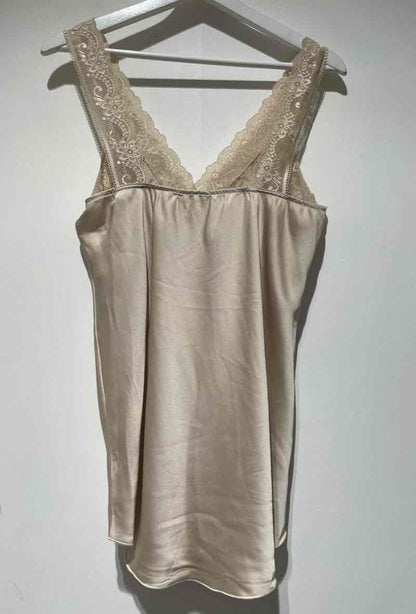 Lys beige satin top / Liva K