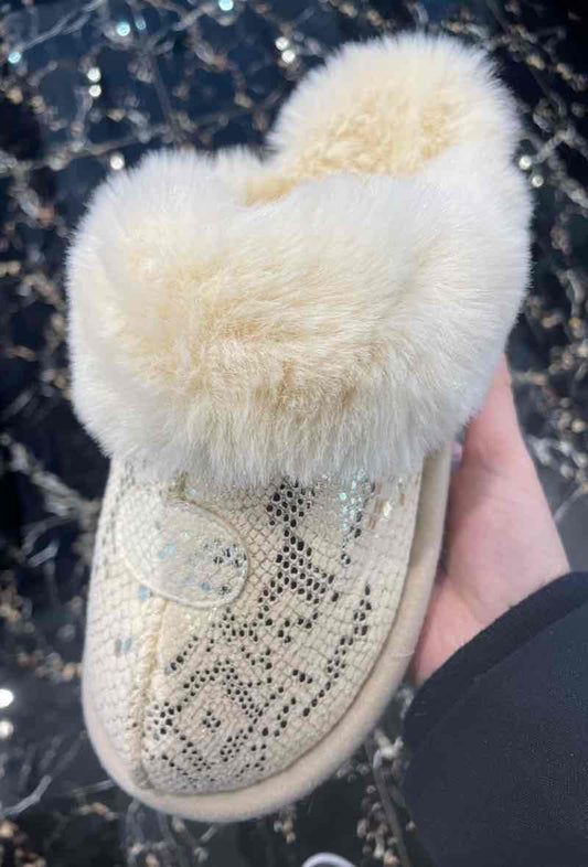 Chanel home slippers i creme / guld